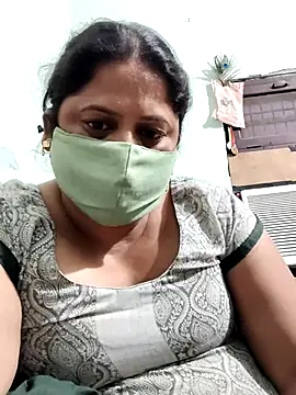 Snapshot of Mmm143 chatting on 10-19-25, 09:48 Mmm143 online show from 10-19-25, 09:48