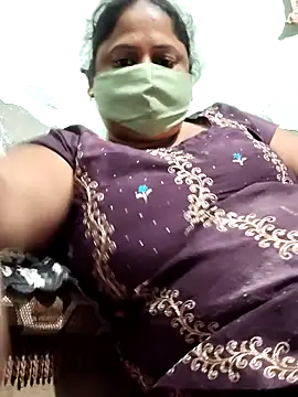 Snapshot of Mmm143 chatting on 10-21-25, 04:51 Mmm143 online show from 10-21-25, 04:51