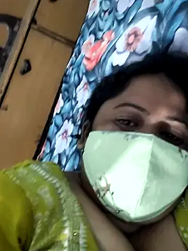 Snapshot of Mmm143 chatting on 10-26-25, 01:39 Mmm143 online show from 10-26-25, 01:39