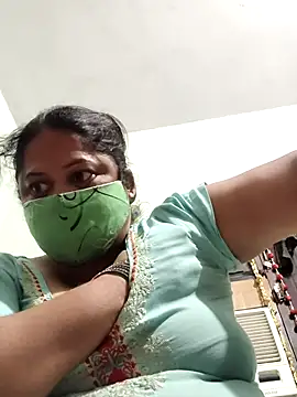 Snapshot of Mmm143 chatting on 10-29-25, 07:48 Mmm143 online show from 10-29-25, 07:48