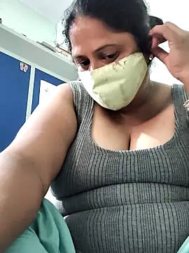 Snapshot of Mmm143 chatting on 11-14-25, 05:39 Mmm143 online show from 11-14-25, 05:39