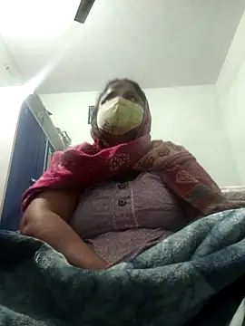 Snapshot of Mmm143 chatting on 11-16-25, 01:22 Mmm143 online show from 11-16-25, 01:22