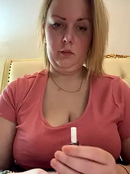 Snapshot of Piccolamonella29 chatting on 11-17-25, 10:54 Piccolamonella29 online show from 11-17-25, 10:54