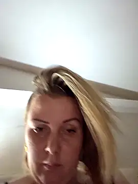 Snapshot of Piccolamonella29 chatting on 11-22-25, 08:19 Piccolamonella29 online show from 11-22-25, 08:19