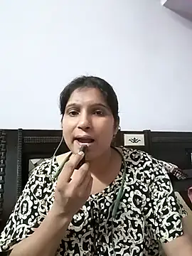 Snapshot of aliya-jaan71 chatting on 07-23-26, 07:01 aliya-jaan71 online show from 07-23-26, 07:01