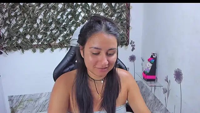 Luna021 1 online show from 11-28-25, 07:49