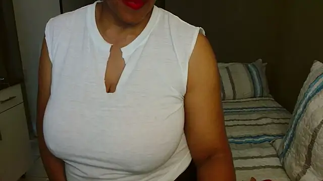 Snapshot of Lillyan_N chatting on 07-14-26, 09:03 Lillyan N online show from 07-14-26, 09:03