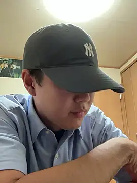 Snapshot of KAMESAN08 chatting on 09-23-25, 09:56 KAMESAN08 online show from 09-23-25, 09:56