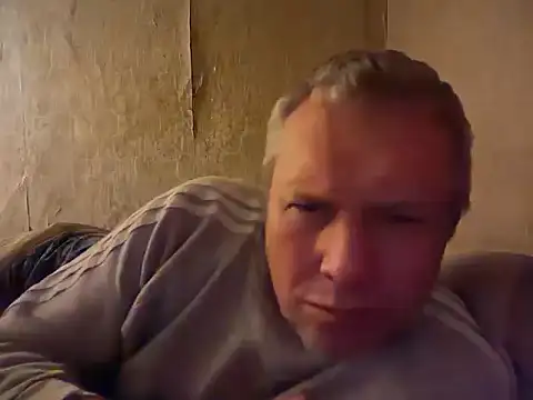 Snapshot of evulis1 chatting on 10-10-25, 10:09 evulis1 online show from 10-10-25, 10:09