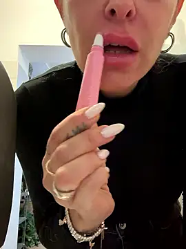 Snapshot of ainaht chatting on 01-08-26, 08:27 ainaht online show from 01-08-26, 08:27