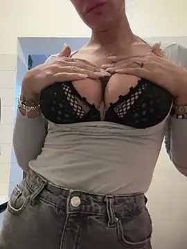 Snapshot of ainaht chatting on 01-15-26, 08:41 ainaht online show from 01-15-26, 08:41