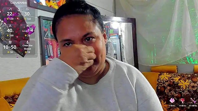 Snapshot of Girl_luna_ chatting on 10-11-25, 05:33 Girl luna online show from 10-11-25, 05:33