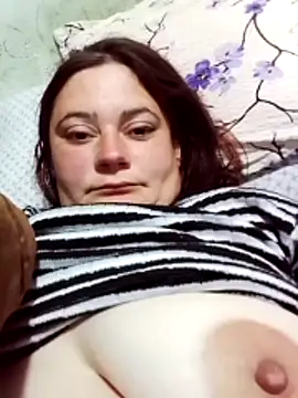 Snapshot of Flacara100 chatting on 11-18-25, 08:24 Flacara100 online show from 11-18-25, 08:24