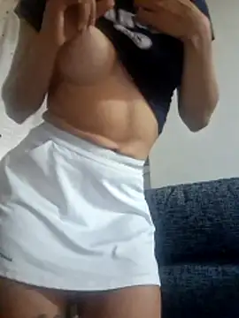 Snapshot of Lauraxxsteen chatting on 05-02-26, 04:01 Lauraxxsteen online show from 05-02-26, 04:01