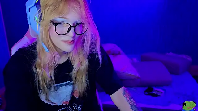 Snapshot of bekvafluttershy chatting on 11-21-25, 01:37 bekvafluttershy online show from 11-21-25, 01:37