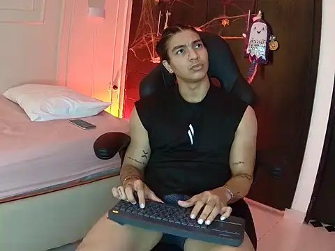 toji luxxer online show from 10-30-25, 02:57