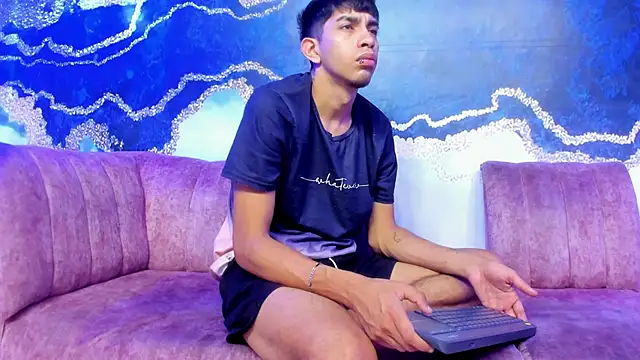 Juicy Creww online show from 11-18-25, 09:25