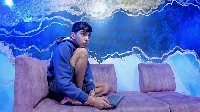 Juicy Creww online show from 11-25-25, 09:31