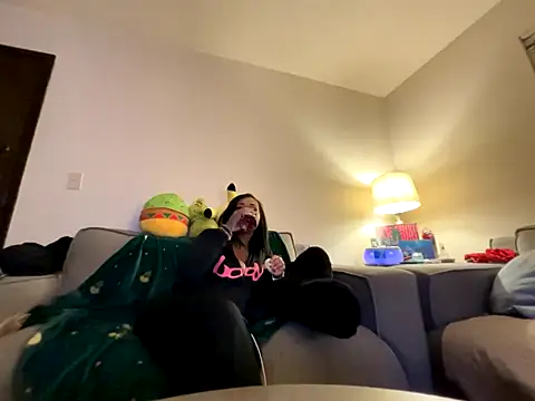 Snapshot of GoddessFatPuss chatting on 12-15-25, 03:44 GoddessFatPuss online show from 12-15-25, 03:44