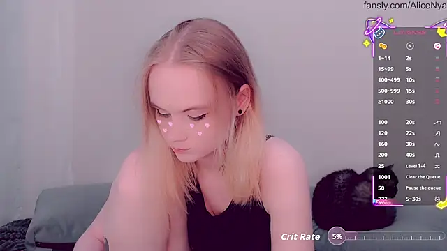 Snapshot of AliceNya_cute chatting on 09-21-25, 04:03 AliceNya cute online show from 09-21-25, 04:03