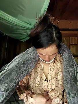 Snapshot of lily-00 chatting on 11-22-25, 06:23 lily-00 online show from 11-22-25, 06:23