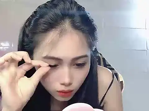 Snapshot of Lyly4757 chatting on 11-10-25, 01:43 Lyly4757 online show from 11-10-25, 01:43