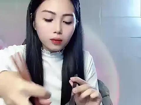 Snapshot of Lyly4757 chatting on 11-19-25, 02:17 Lyly4757 online show from 11-19-25, 02:17