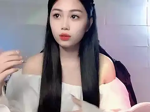 Snapshot of Lyly4757 chatting on 12-13-25, 10:15 Lyly4757 online show from 12-13-25, 10:15