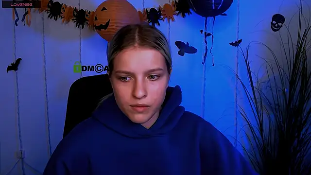 kaela spell  online show from 10-30-25, 07:47