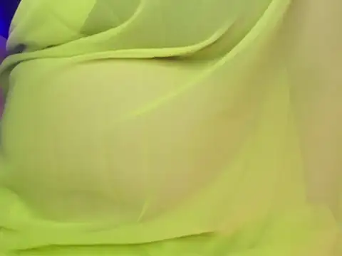 Snapshot of _Ameera_ chatting on 10-19-25, 03:01 Ameera online show from 10-19-25, 03:01