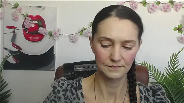 TayaFinch online show from 02-10-26, 01:15