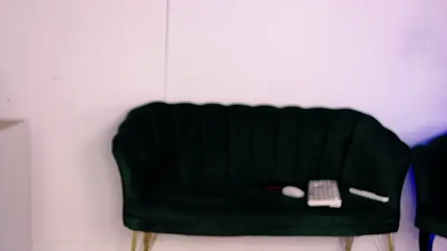 Snapshot of AmiraRees chatting on 10-04-25, 06:44 AmiraRees online show from 10-04-25, 06:44