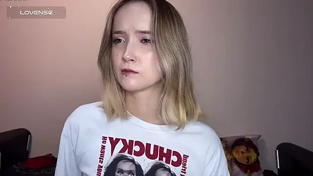 Snapshot of SoftcoreAlly chatting on 10-14-25, 04:19 SoftcoreAlly online show from 10-14-25, 04:19