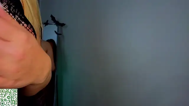 Snapshot of DieraHardeyy chatting on 10-27-25, 01:09 DieraHardeyy online show from 10-27-25, 01:09