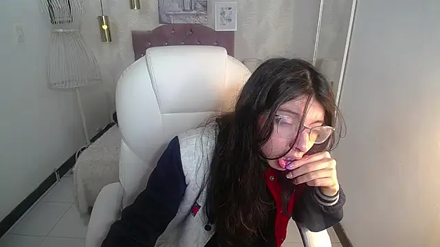 Snapshot of alllyson_ chatting on 11-14-25, 08:51 alllyson online show from 11-14-25, 08:51