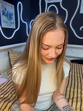 Snapshot of MilaMoone chatting on 05-30-26, 12:02 MilaMoone online show from 05-30-26, 12:02