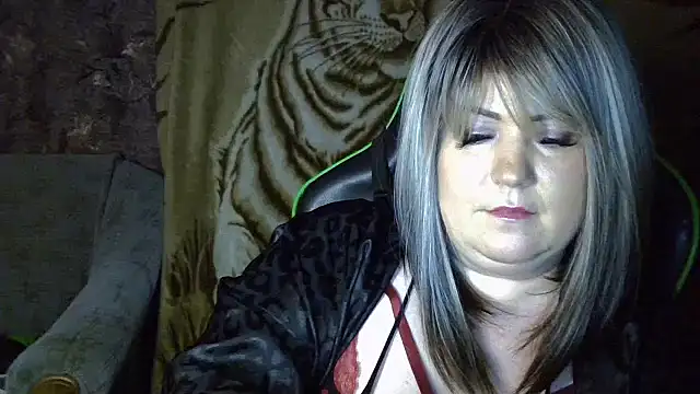 YuliiaSan online show from 10-17-25, 04:42