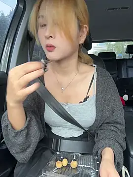 Snapshot of yuki_june chatting on 10-31-25, 08:26 yuki june online show from 10-31-25, 08:26