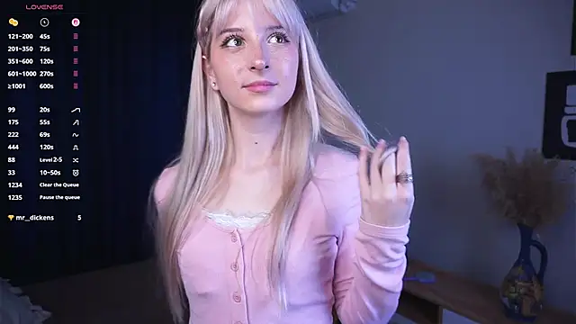 Snapshot of FridaAaberg chatting on 09-24-25, 07:12 FridaAaberg online show from 09-24-25, 07:12