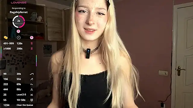 Snapshot of FridaAaberg chatting on 11-30-25, 07:45 FridaAaberg online show from 11-30-25, 07:45