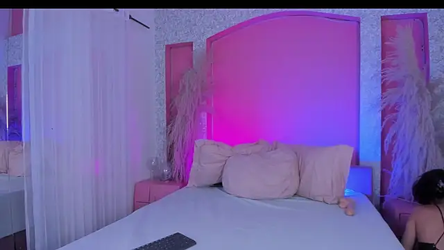 Peytonn Monroe online show from 12-15-25, 08:02