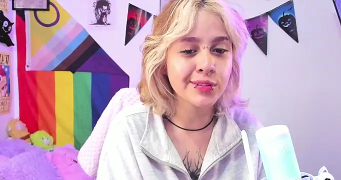 NekoWaifu online show from 10-18-25, 01:23