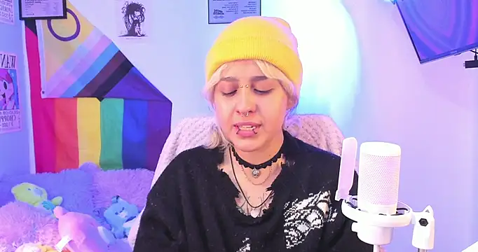 NekoWaifu online show from 11-12-25, 01:33