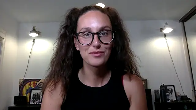 Snapshot of annmarieferrara chatting on 09-19-25, 02:46 annmarieferrara online show from 09-19-25, 02:46