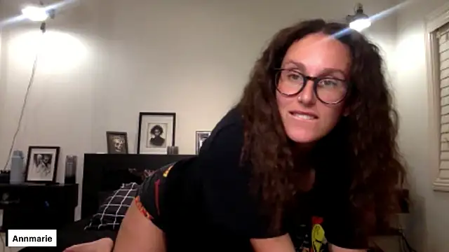 Snapshot of annmarieferrara chatting on 10-10-25, 02:54 annmarieferrara online show from 10-10-25, 02:54