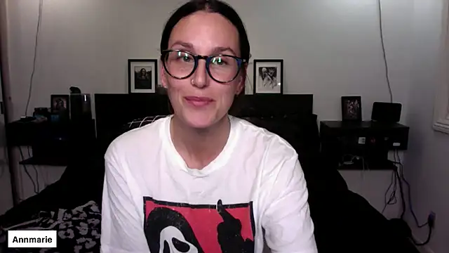 Snapshot of annmarieferrara chatting on 10-31-25, 02:34 annmarieferrara online show from 10-31-25, 02:34