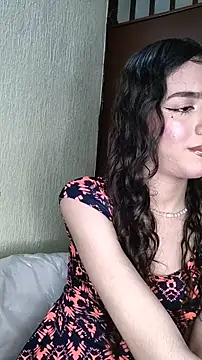 Snapshot of Emily-hottson chatting on 11-15-25, 03:37 Emily-hottson online show from 11-15-25, 03:37