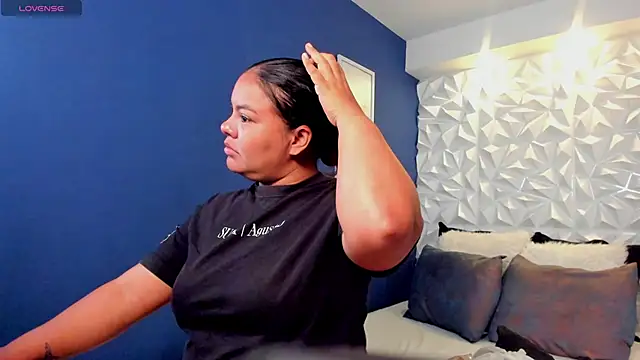 Snapshot of freya_cole_ chatting on 09-19-25, 11:33 freya cole online show from 09-19-25, 11:33