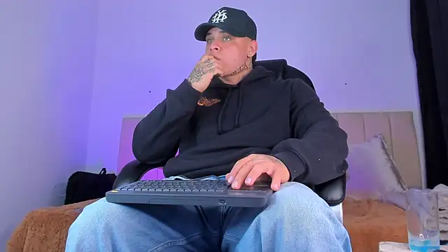 denis munera online show from 11-19-25, 04:23