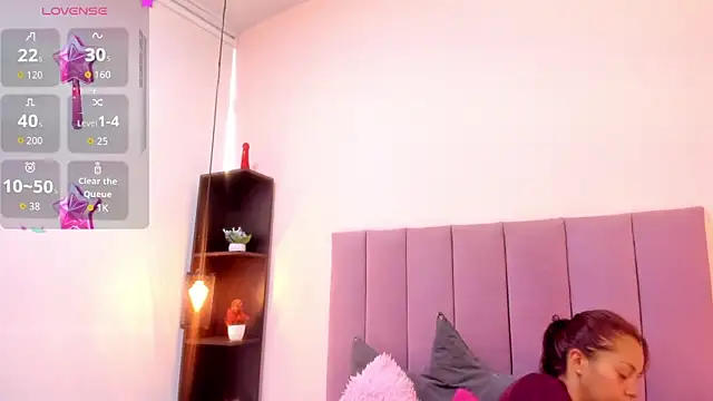 HoollyHendrix online show from 11-26-25, 08:32